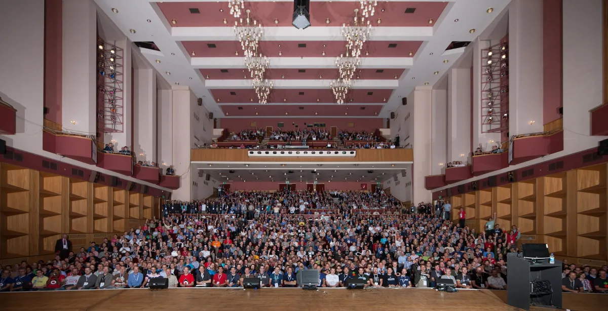 The DrupalCon London group photo: hundreds of attendees filling a theatre