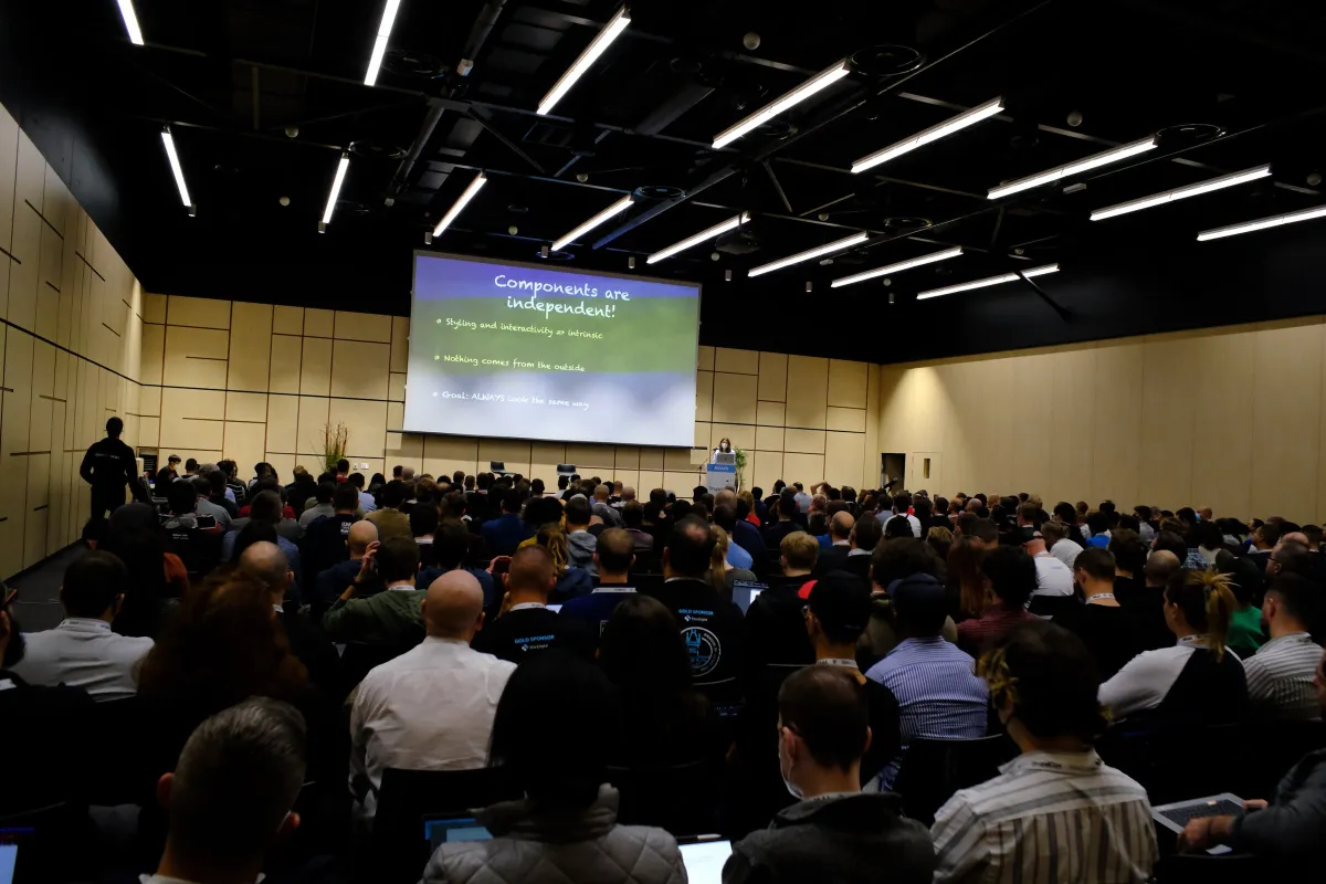 A speaker presenting to a full room at DrupalCon Prague 2022